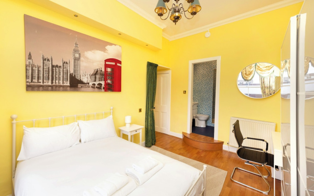 Stylish Southside Flat Near Old Town