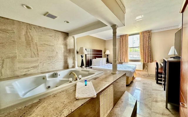 Townhouse Inn & Suites