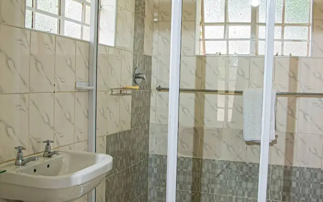 Hungwe House Victoria Falls