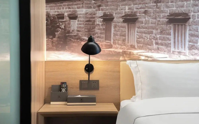 Youth Sunshine Hotel