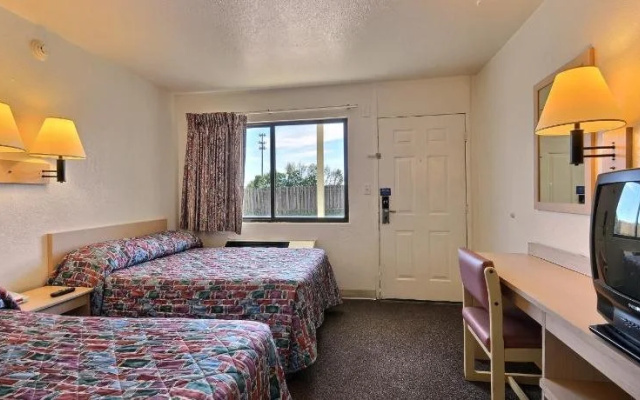 Motel 6 Indianapolis East