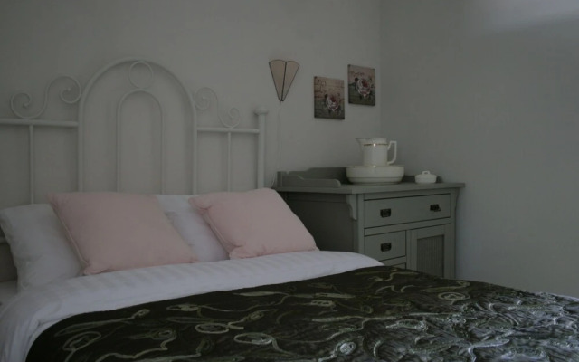 Opulent Holiday Home With Sauna, Jacuzzi & Playroom in Backemoor