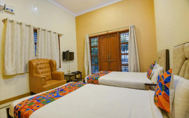 Fabexpress Ravikeerthis Service Apartment