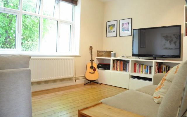 Bright 1 Bedroom Flat in North London