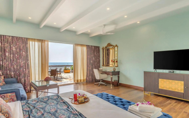 Mayfair On Sea, Morjim Beach