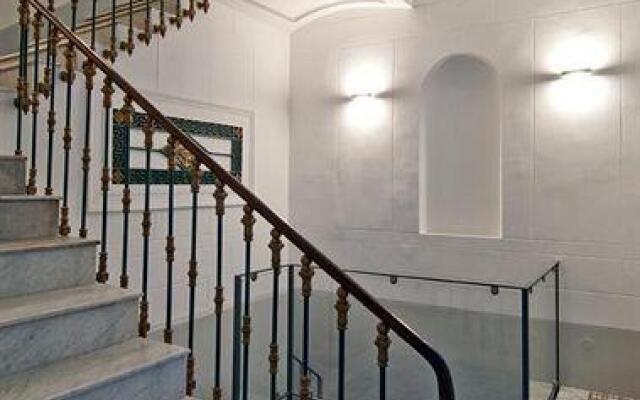 Hotel Piazza Bellini Неаполь вид на фасад