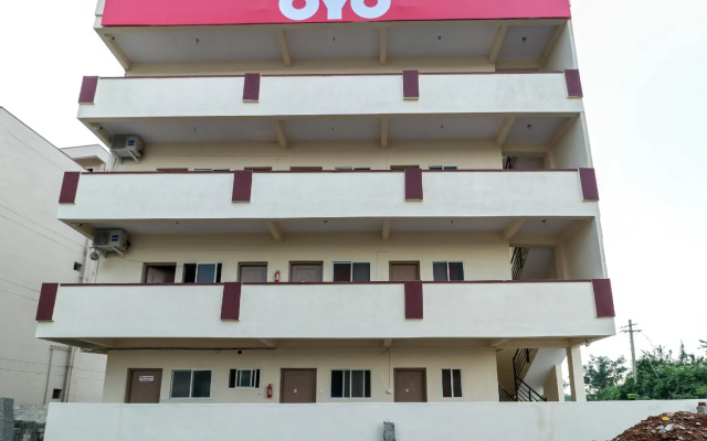 Vaccinated Staff- OYO 48879 GN Comforts