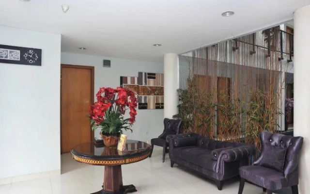 Cilandak Mansion by Airy Rooms