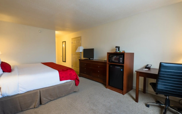 Cottonwood Suites Savannah Hotel & Conference Center