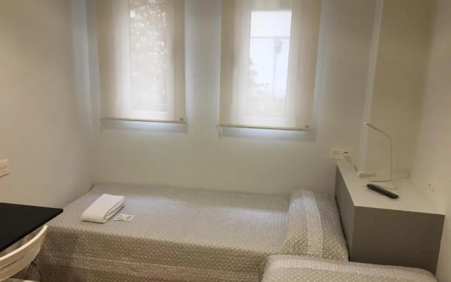 Pensión Albergue Puente Ribeira - Hostel