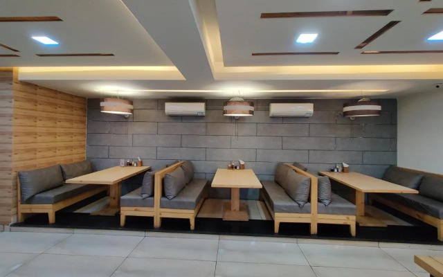 OYO 19453 Hotel Holy Basil