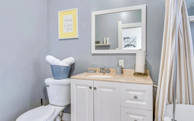Walk Everywhere! Sleek Fountain Square Stay