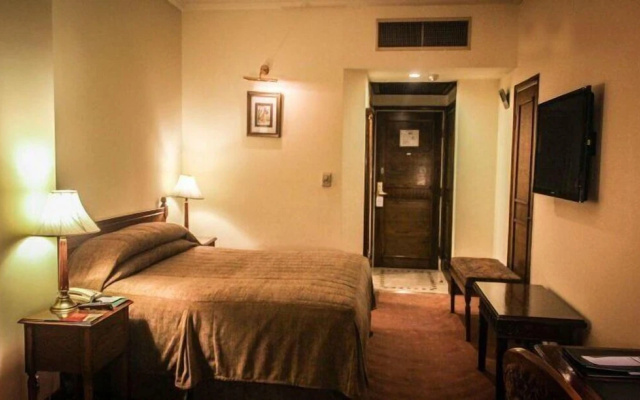 Iris Hotel