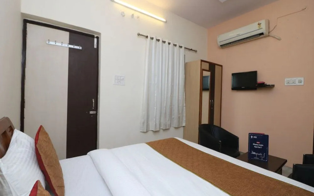 OYO 9929 Hotel Dhruv