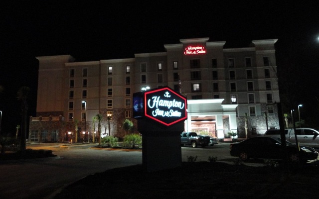 Отель Hampton Inn & Suites Columbia/Southeast-Fort Jackson вид на фасад