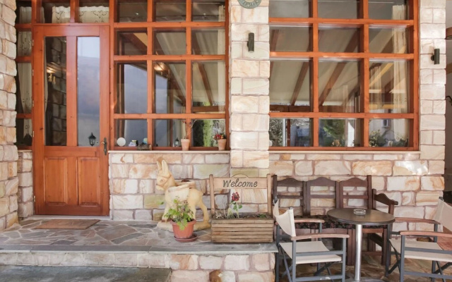 Quaint Holiday Home in Stournareika With Terrace