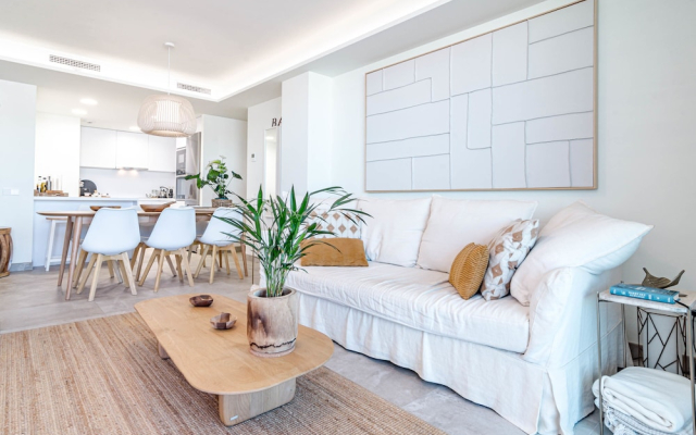 Inf2.4e - Modern 2-bed Apt With Roof top Pool