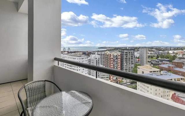 QV Stylish Studio in the City - 897