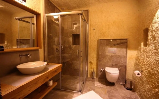 1811 Cave Hotel