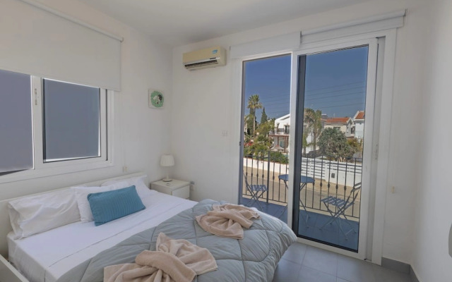 Villa Suri, Luxury Seafront Villa