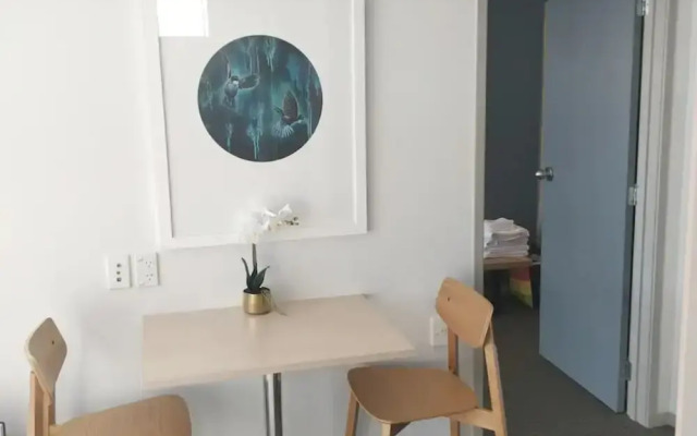 Light Filled Modern 1 Bedroom Apartment