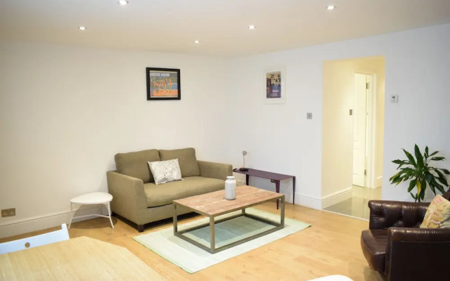 Stylish 2 Bedroom Apartment With Terrace