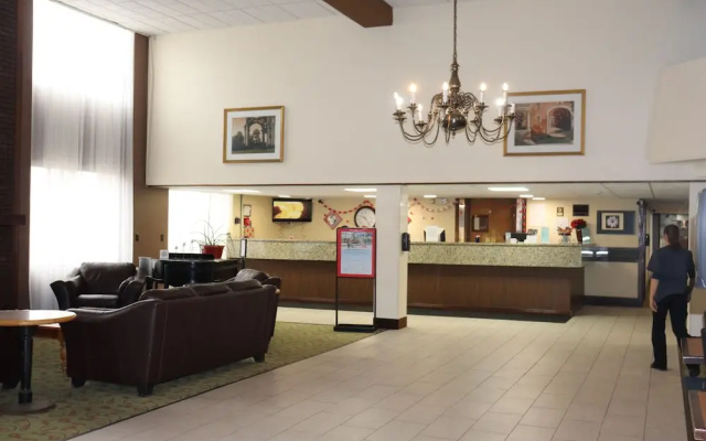 Ramada By Wyndham Lansing Hotel & Conference Center