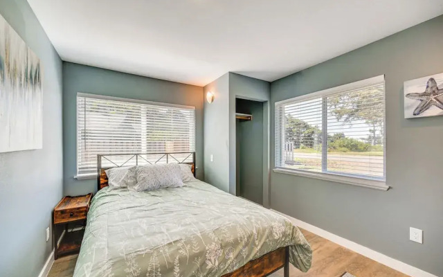 Pet-friendly Moclips Home: Walk to Mocrocks Beach!