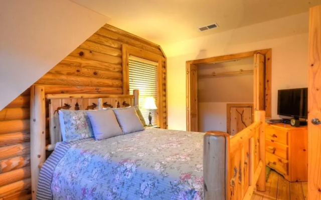 Nantahala Riverside 3 Bedroom Cabin by RedAwning