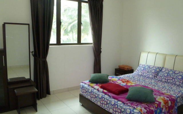 Indah Alam Vacation Home