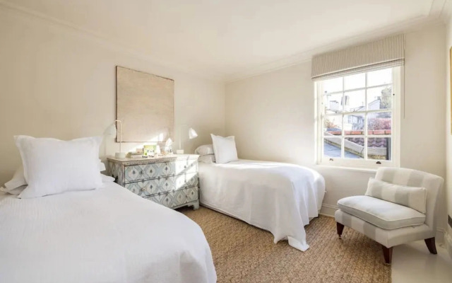 London Living 3 Bedroom Home in Chelsea