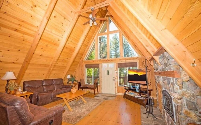3614 Saddle Road 3 Bedroom Cabin by RedAwning