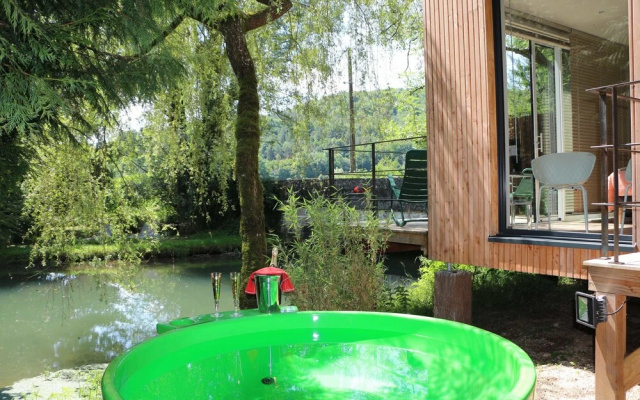 La Cabane du Pont de l'Ignon SPA hebergement atypique tout confort en Bourgogne