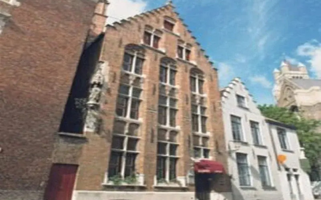 Hotel Het Gheestelic Hof вид на фасад