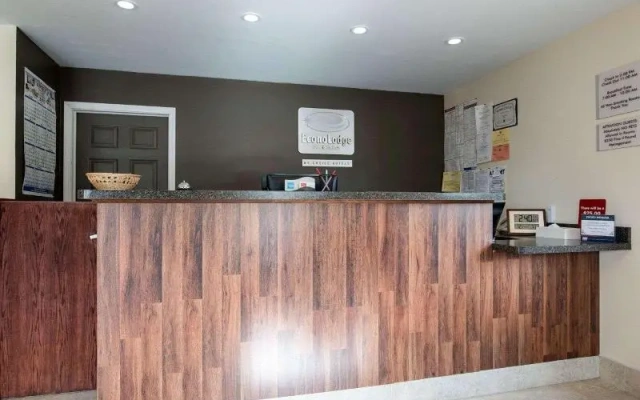 Econo Lodge Inn & Suites Farmington