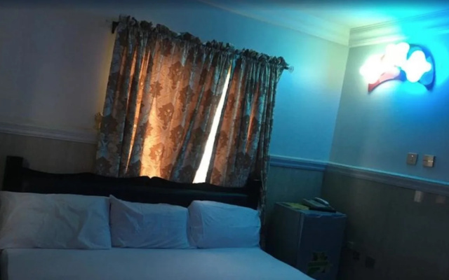 Royal Castle Hotel