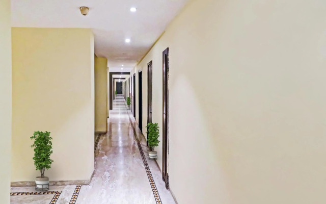 OYO 90654 Hotel Grand Luxury