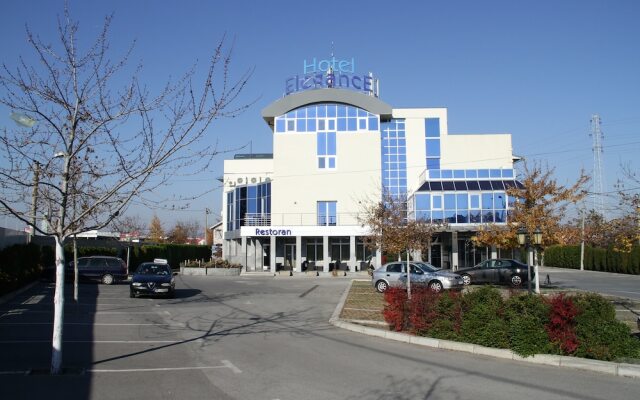 Elegance Hotel вид на фасад