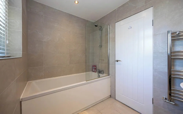 Cosy Apartment in the Heart of Sale