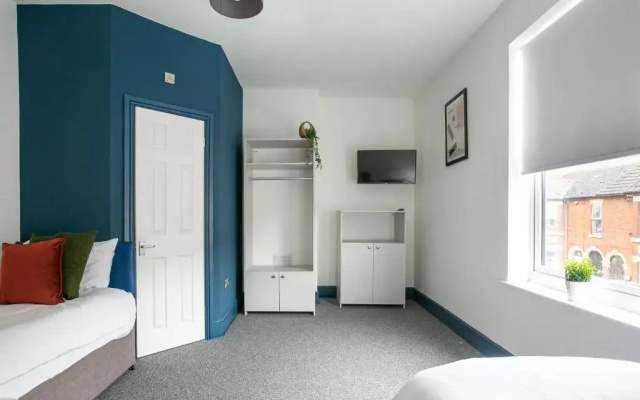 Contractor & Leisure & En-Suite Bathrooms & Free Parking