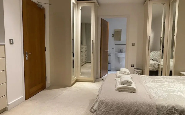 Cosy 3 bed Penthouse in Royal Docks London