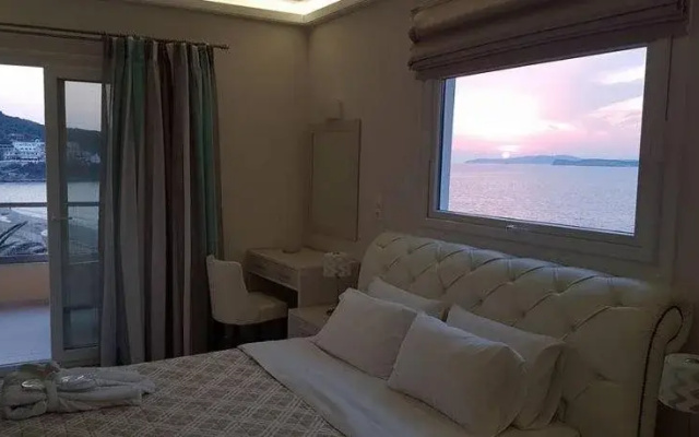 Paralia Luxury Suites