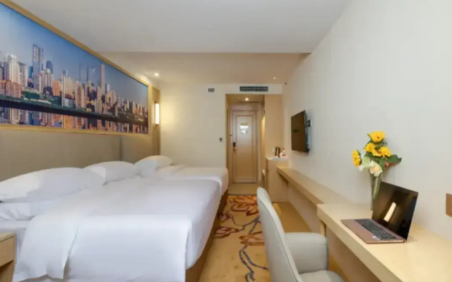 Vienna Hotel (Chongqing Nanping Nanbin Road Metro Station Branch)