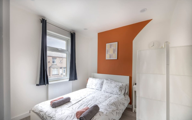 3bedroom 2 Bathroom House-free Parking 5 Beds
