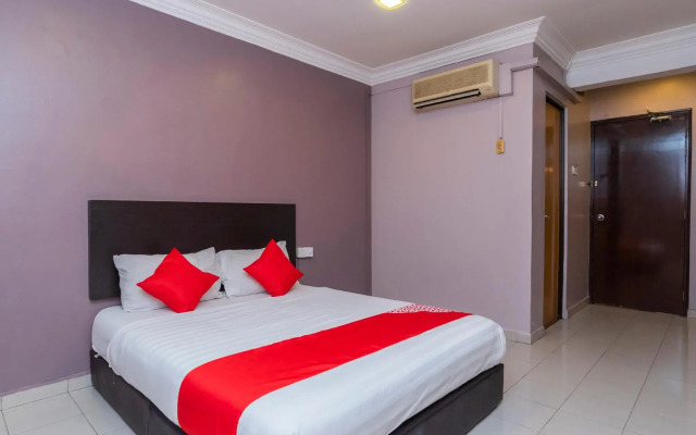 OYO 44027 Golden Horse Hotel