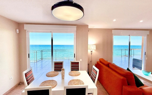 Beachfront Penthouse, 360 Large Private Terrace