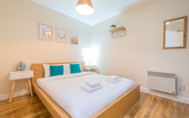 Апартаменты Comfortable 1 Bedroom Apartment in Central Manchester комната для гостей