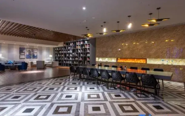 Crystal Hotel· Panjinwenlv International City
