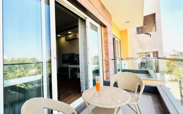 BluO Luxury Stay - Medicity - Balcony, Tub, TT