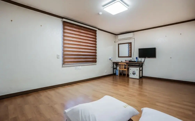 Gangneung Gyeongpodae Eroom